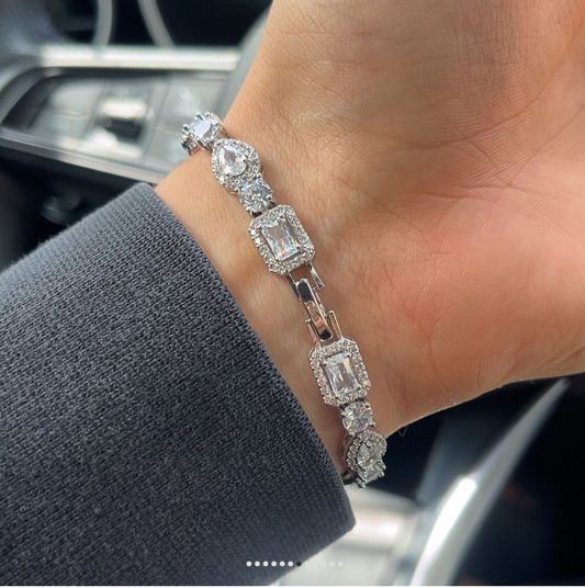 Vanza Mixed-Cut Geometric • Sweat & Water Resistant