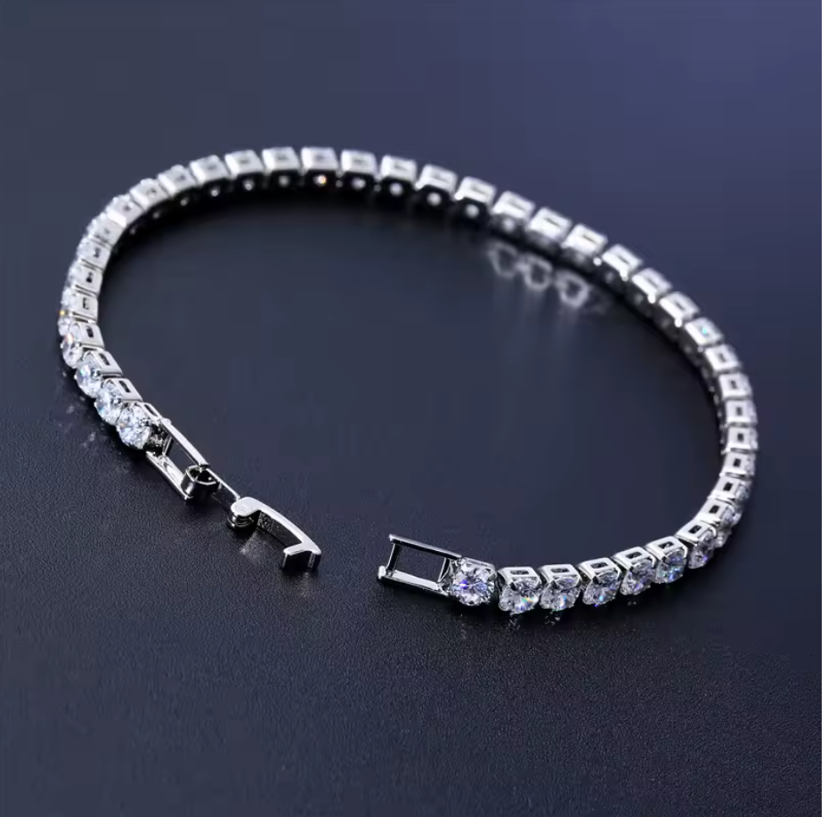 Vanza Tennis Bracelet • Sweat & Water Resistant