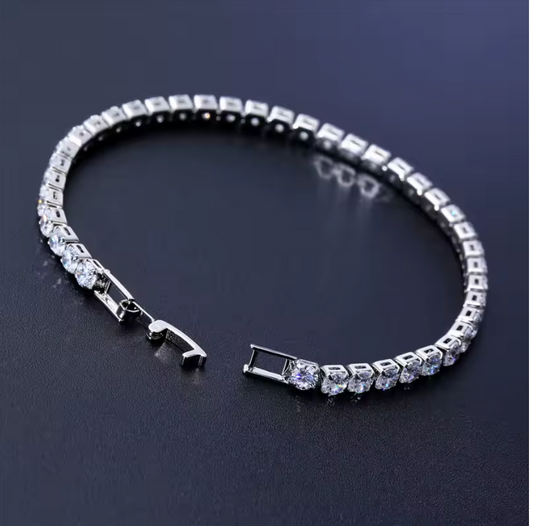 Vanza Tennis Bracelet • Sweat & Water Resistant