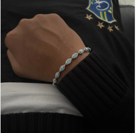 Vanza Angle Eyes • Sweat & Water Resistant